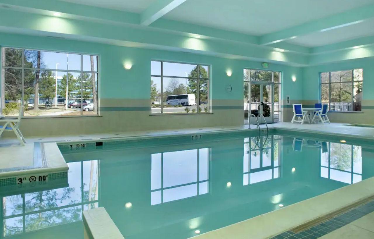 Doubletree By Hilton Norfolk Airport Hotel Екстериор снимка