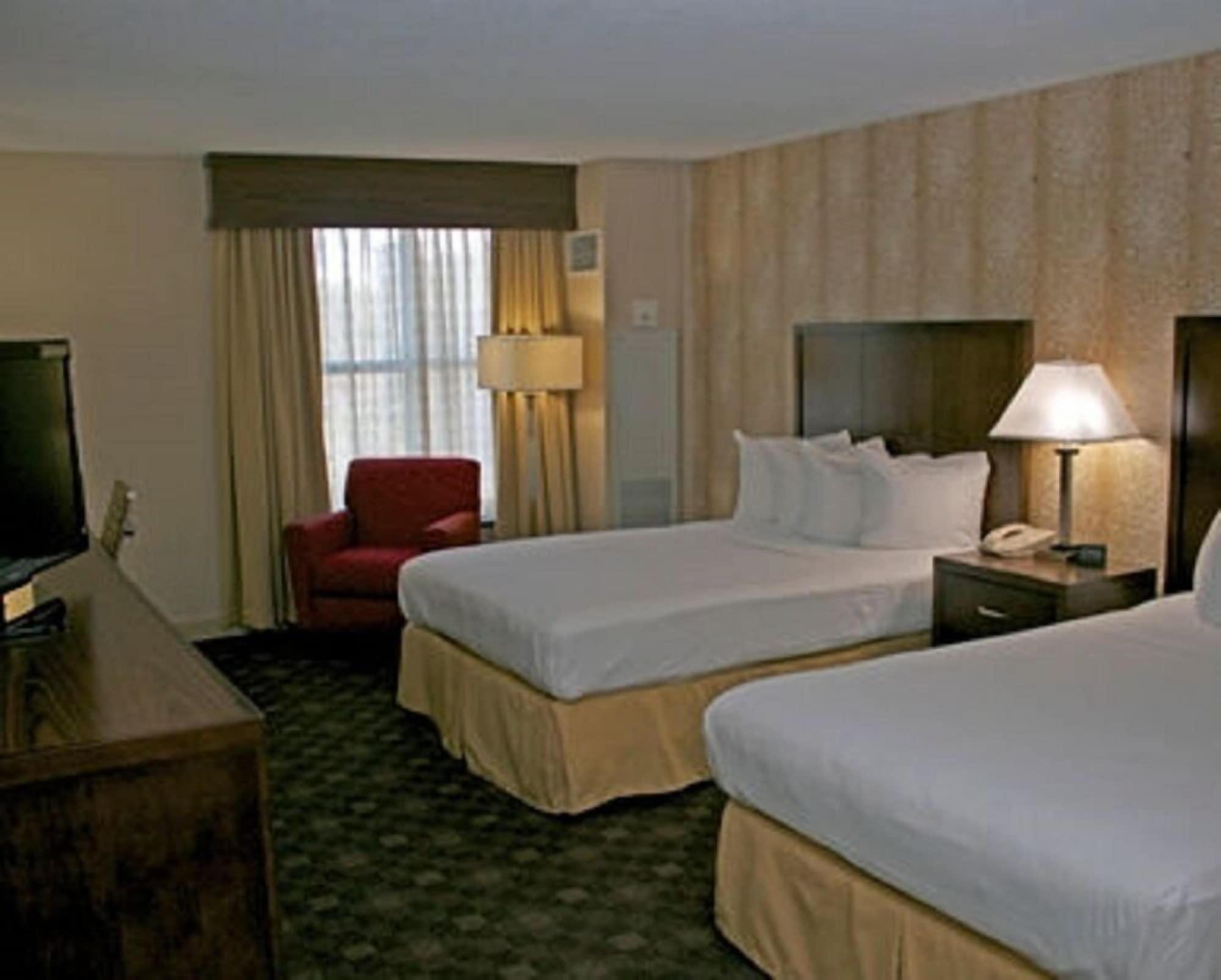 Doubletree By Hilton Norfolk Airport Hotel Екстериор снимка