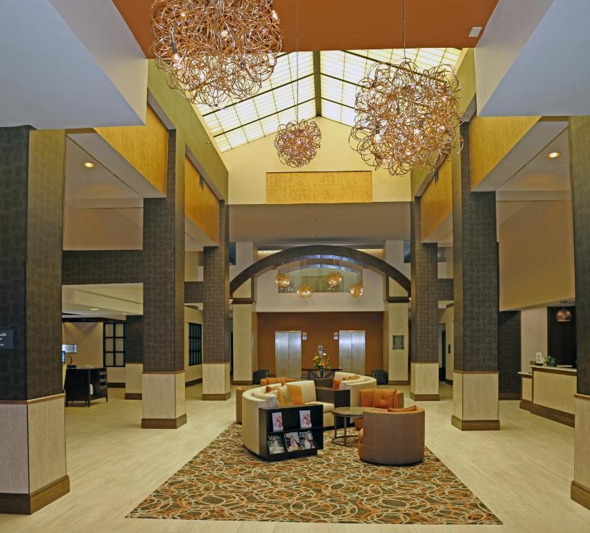 Doubletree By Hilton Norfolk Airport Hotel Екстериор снимка