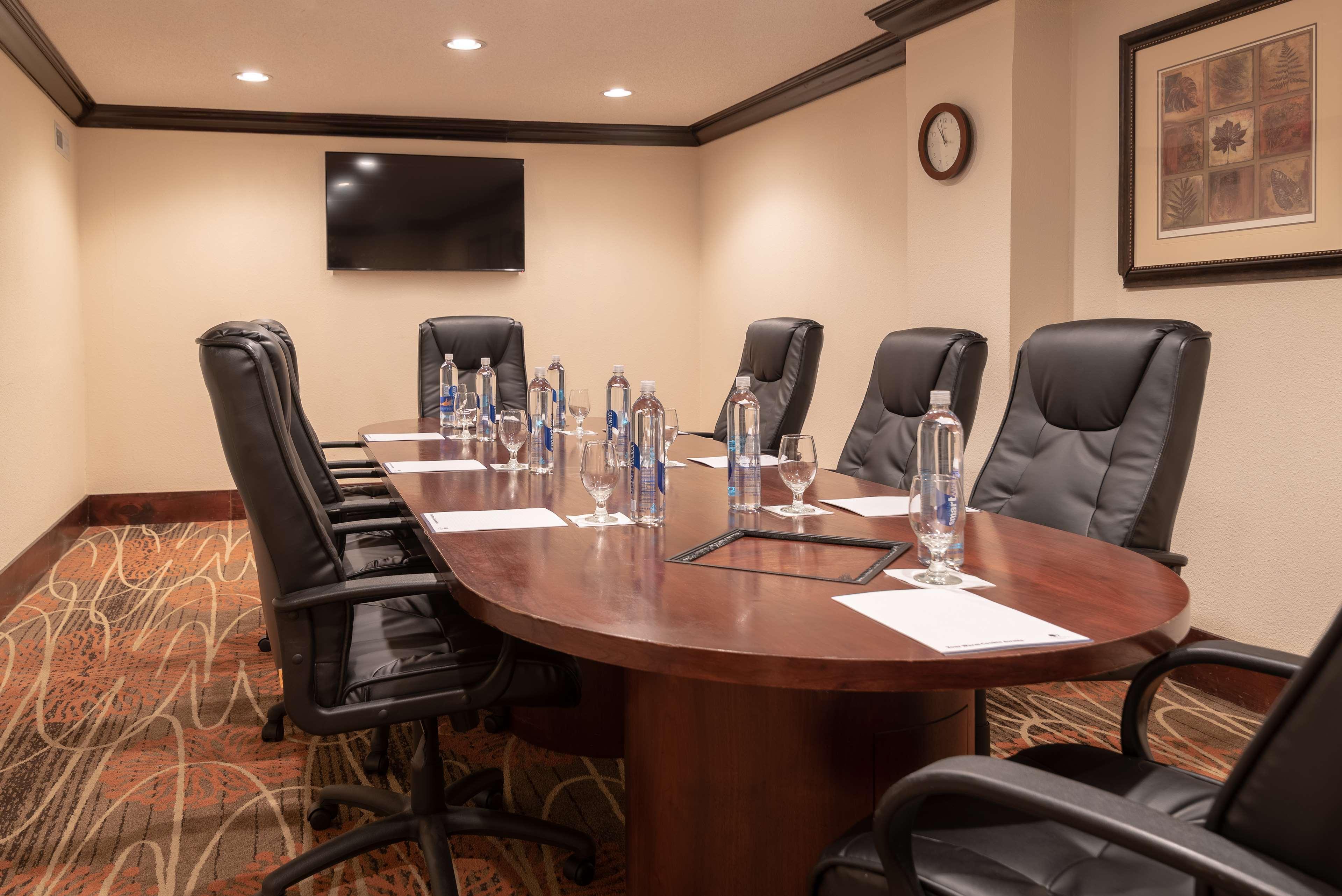 Doubletree By Hilton Norfolk Airport Hotel Екстериор снимка