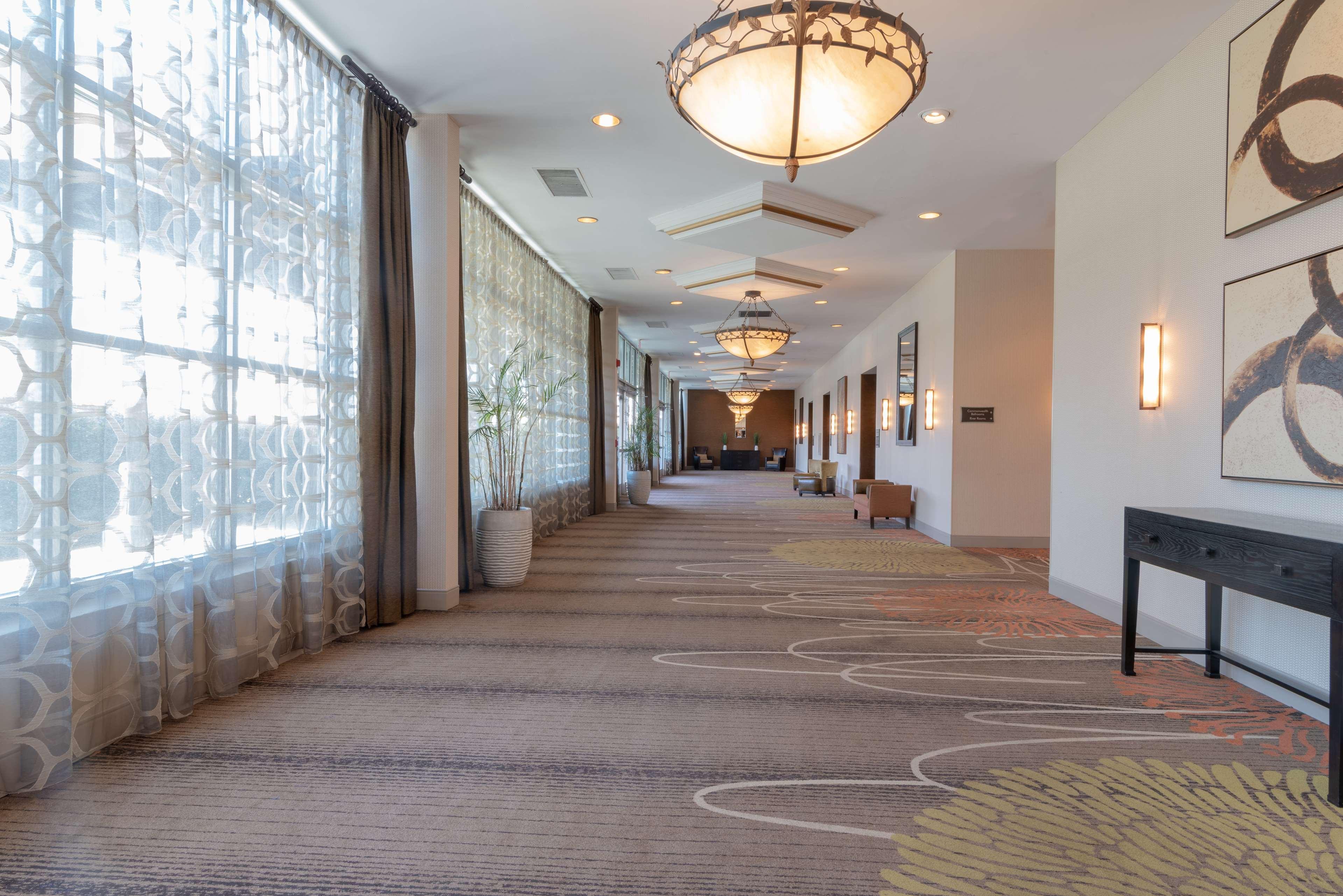 Doubletree By Hilton Norfolk Airport Hotel Екстериор снимка