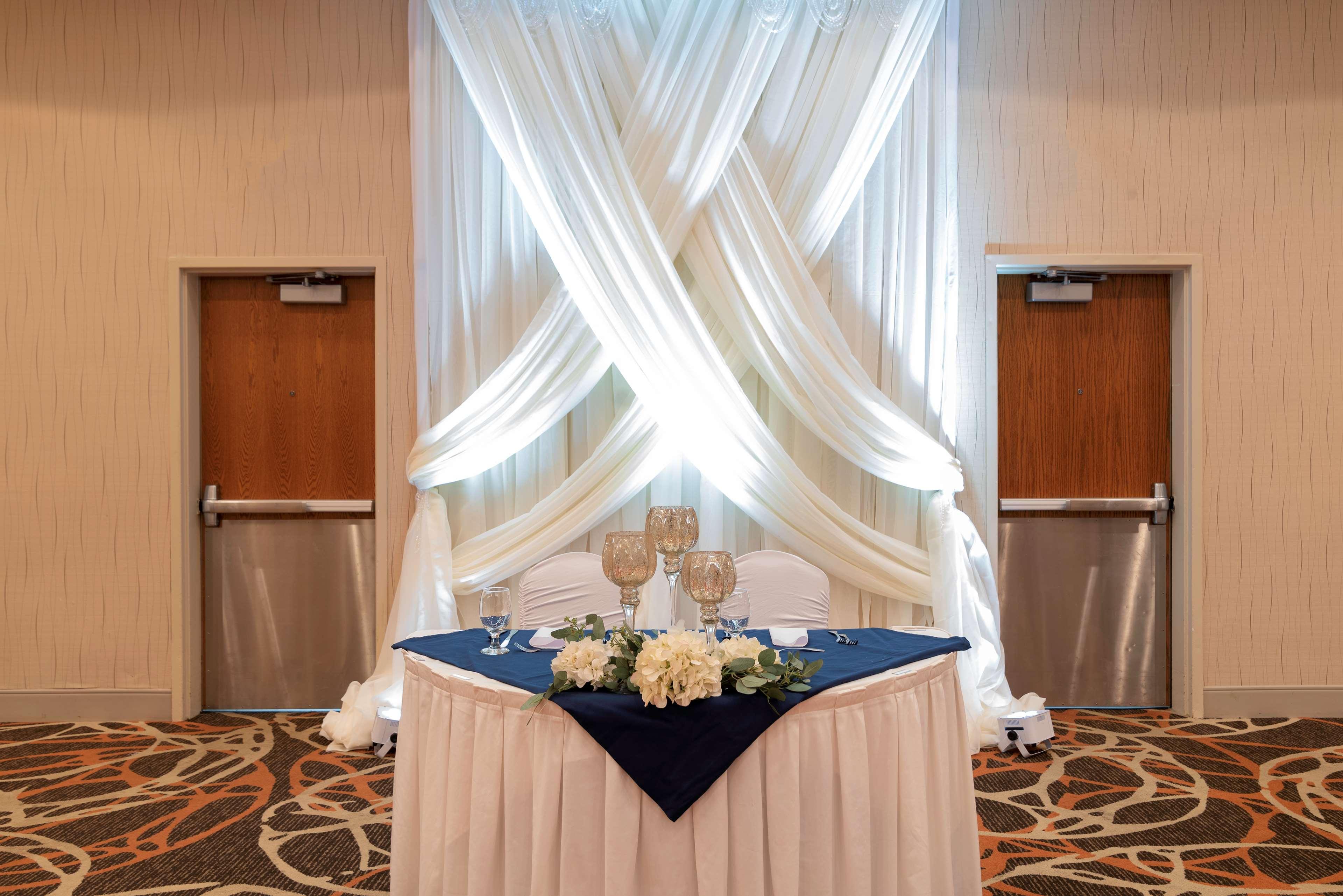 Doubletree By Hilton Norfolk Airport Hotel Екстериор снимка