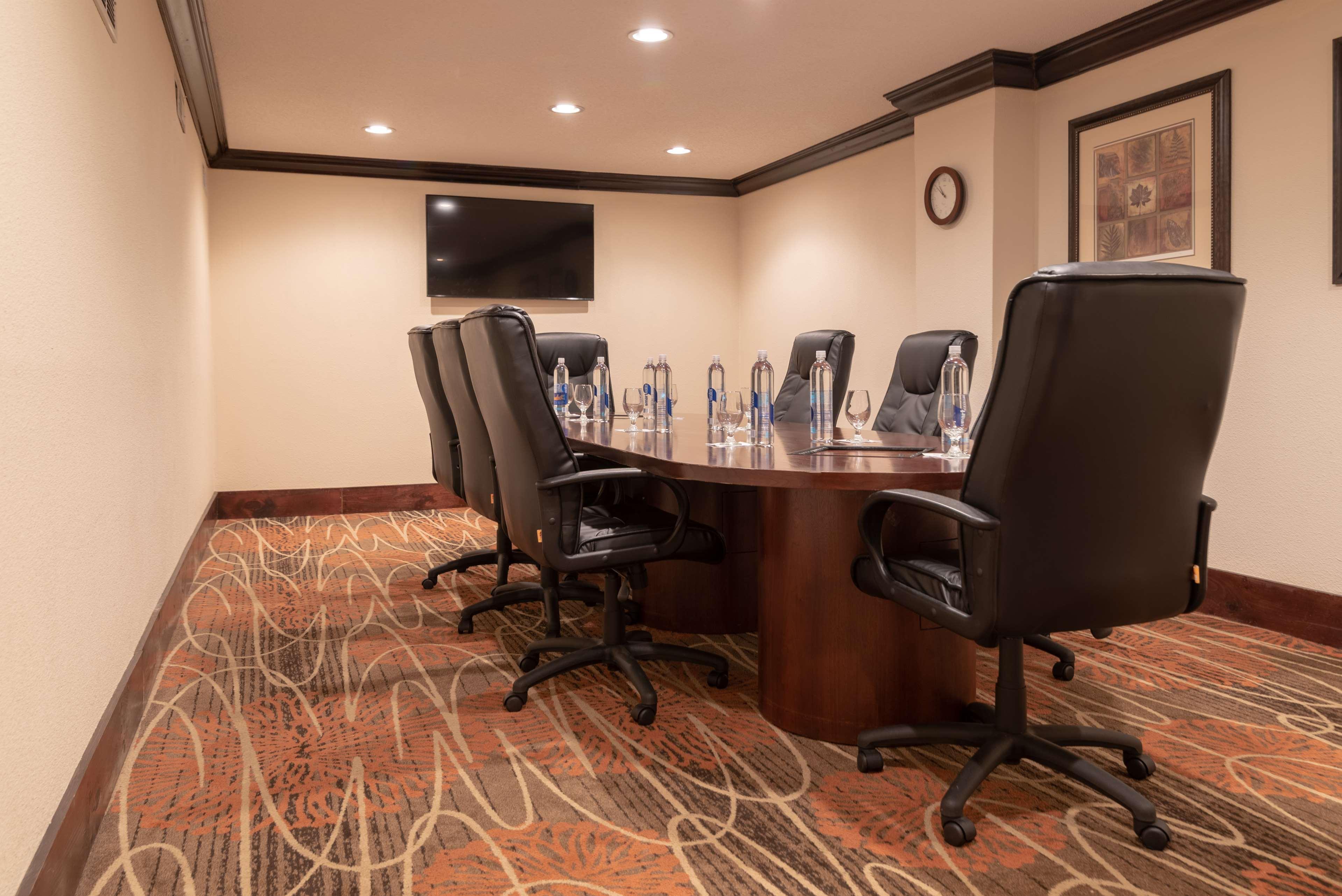 Doubletree By Hilton Norfolk Airport Hotel Екстериор снимка