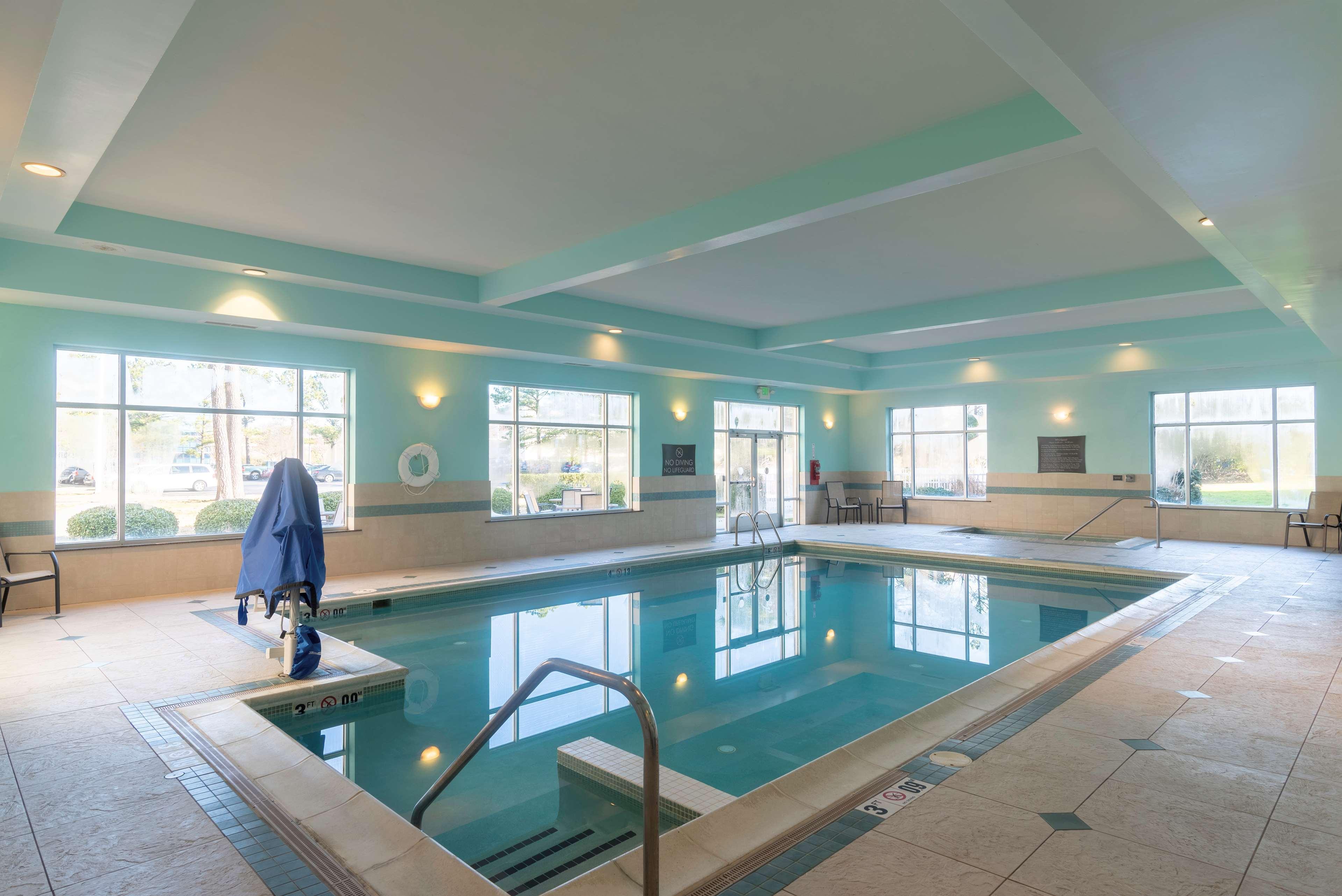 Doubletree By Hilton Norfolk Airport Hotel Екстериор снимка