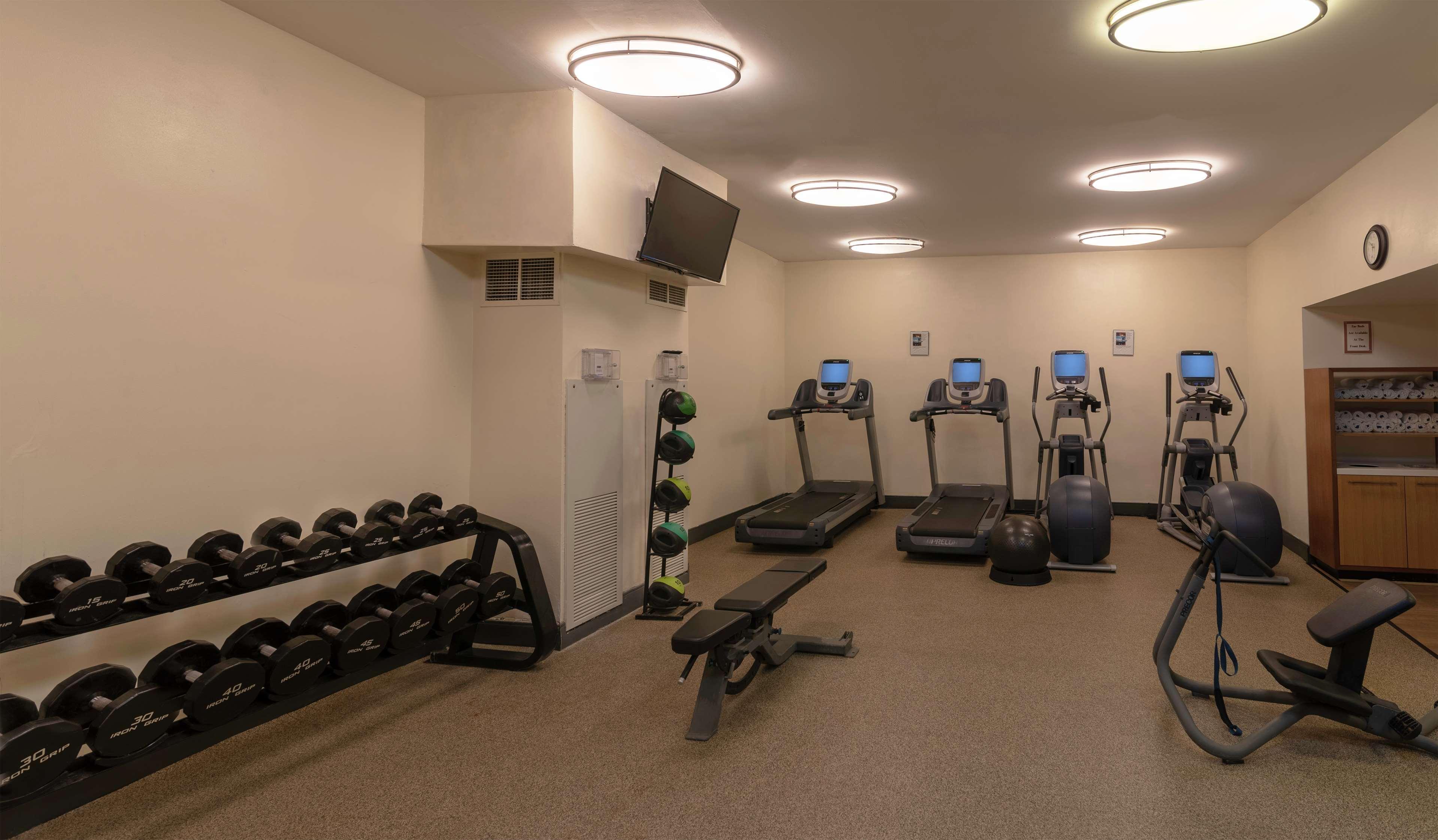 Doubletree By Hilton Norfolk Airport Hotel Екстериор снимка