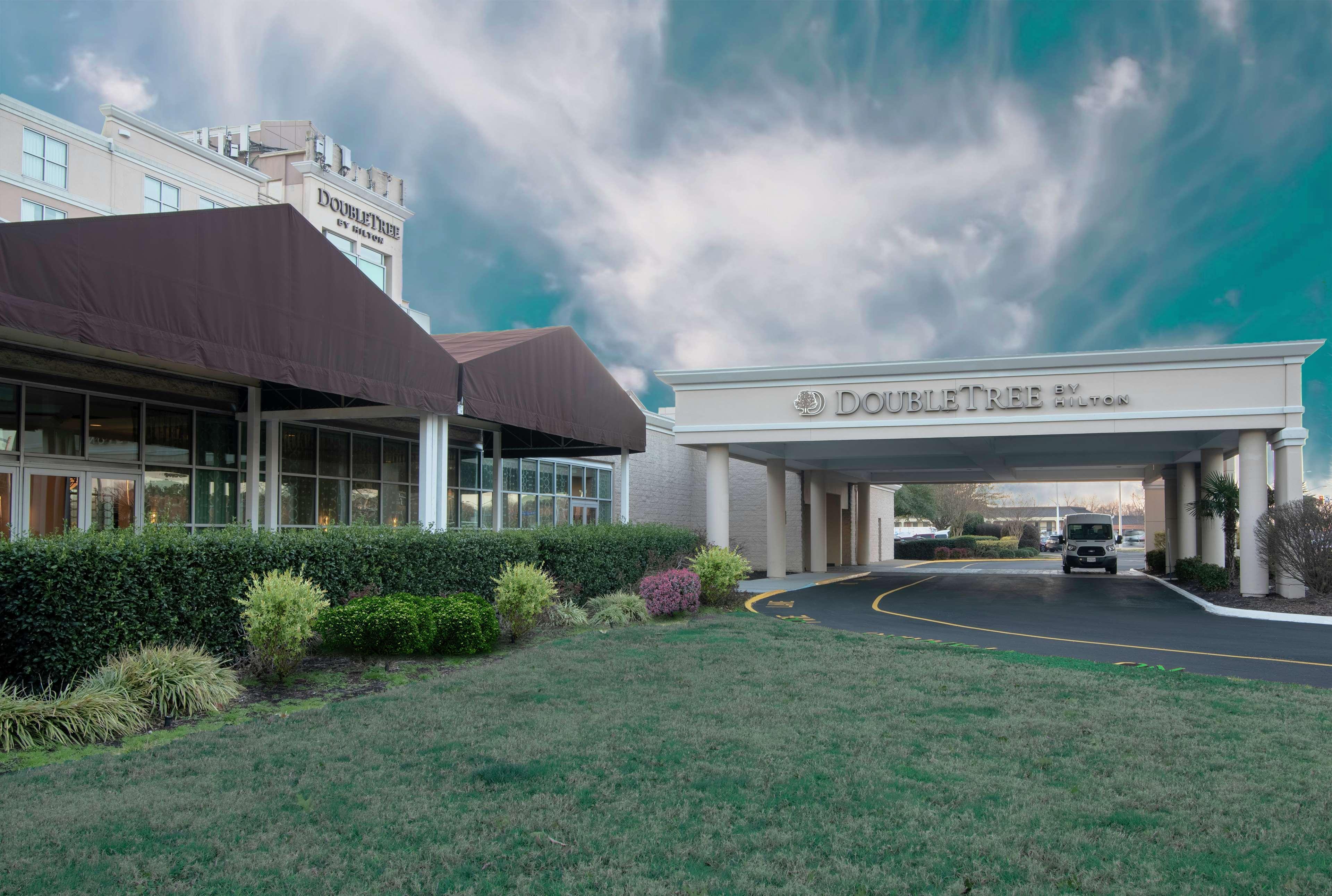 Doubletree By Hilton Norfolk Airport Hotel Екстериор снимка