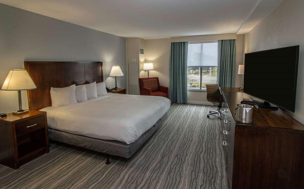Doubletree By Hilton Norfolk Airport Hotel Стая снимка
