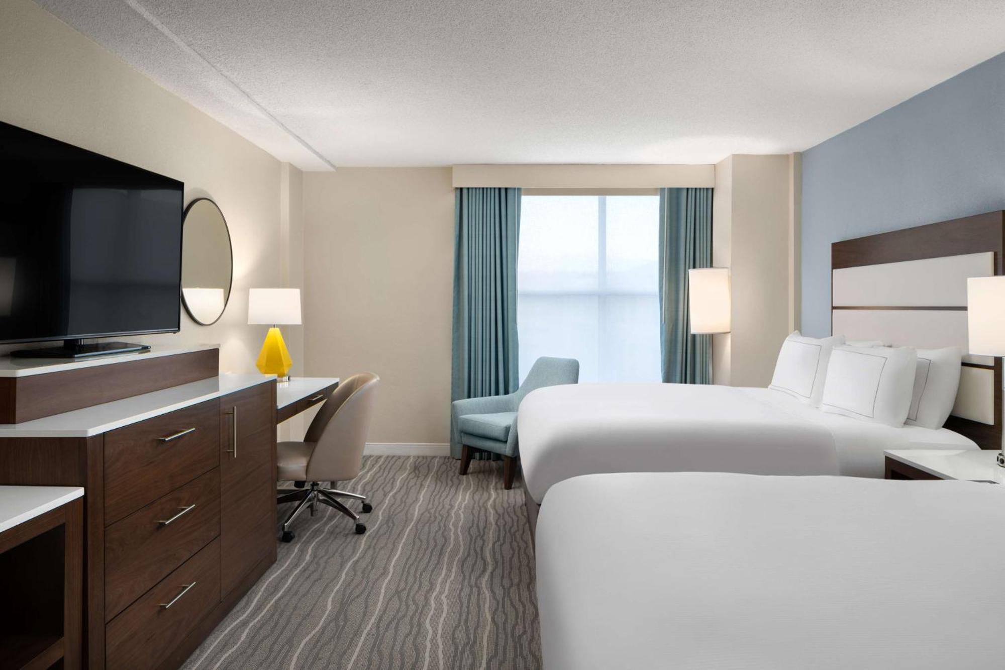Doubletree By Hilton Norfolk Airport Hotel Екстериор снимка