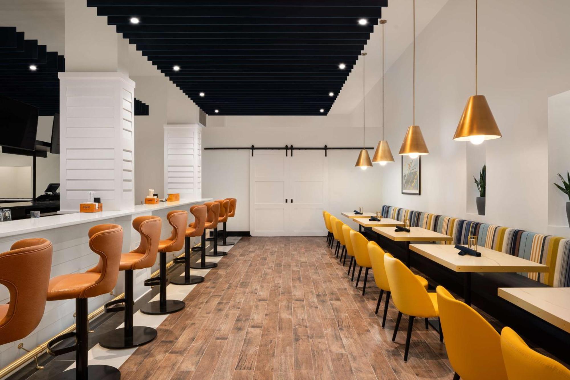 Doubletree By Hilton Norfolk Airport Hotel Екстериор снимка
