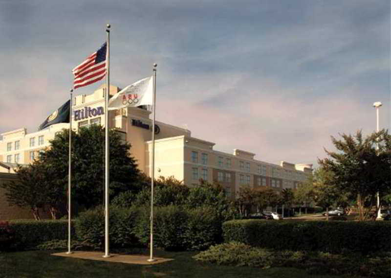 Doubletree By Hilton Norfolk Airport Hotel Екстериор снимка
