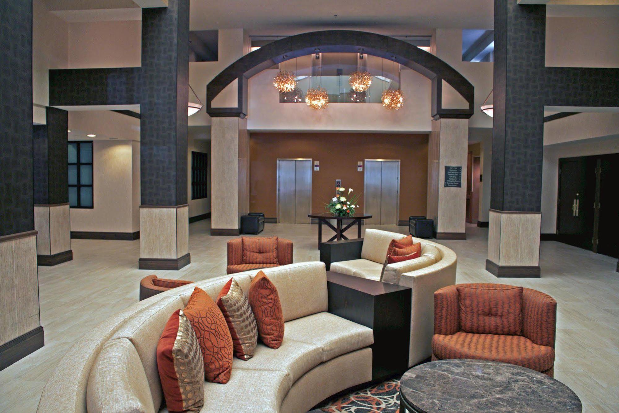Doubletree By Hilton Norfolk Airport Hotel Екстериор снимка