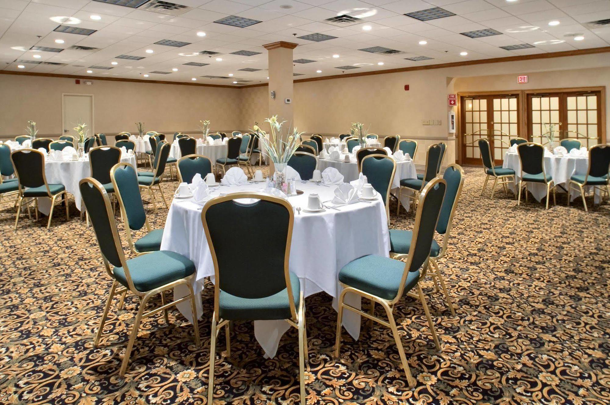 Doubletree By Hilton Norfolk Airport Hotel Ресторант снимка